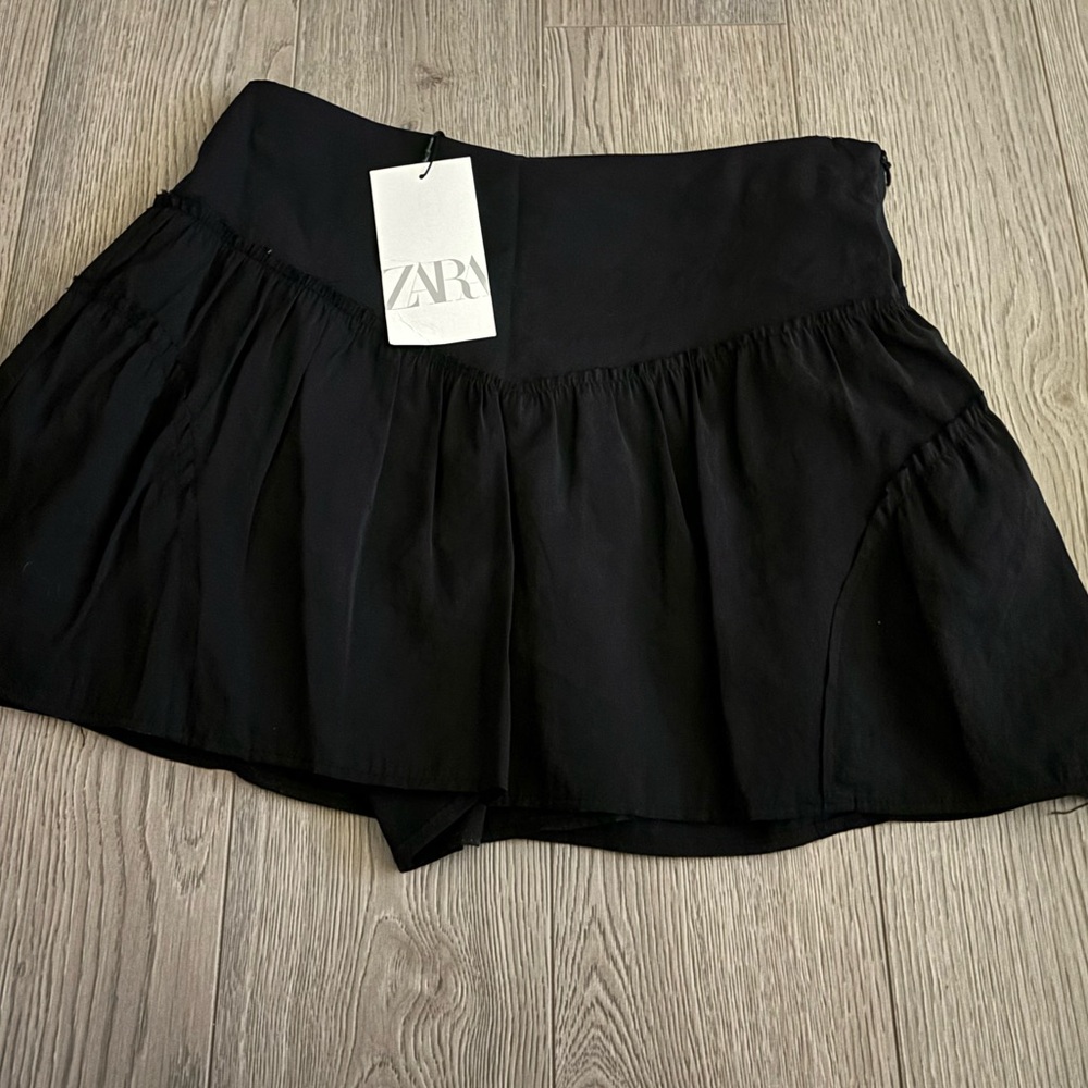 BNWT ZARA BLACK SKORT